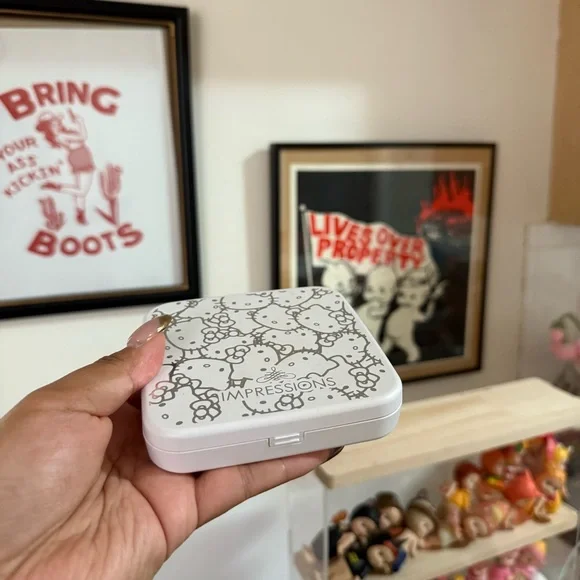 ❣️IMPRESSIONS Hello Kitty Compact Mirror - Picture 2 of 5